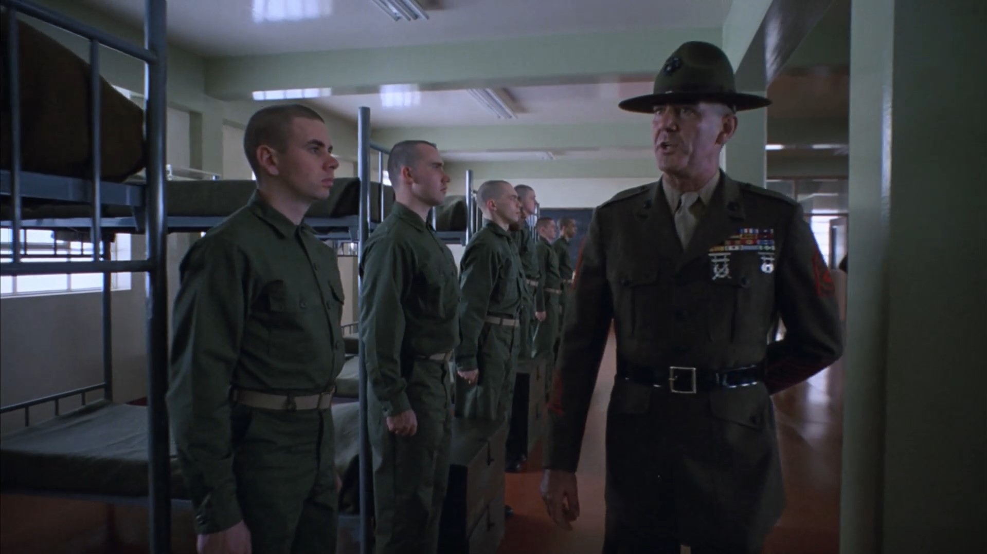 комендор-сержант Хартман У меня здесь нет расовой дискриминации. Мне насрать на черножопых, жидов, на макаронников и на латиносов. Вы все здесь одинаково никчемны.