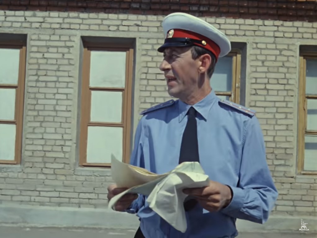 суровый милиционер Ну, граждане алкоголики, хулиганы, тунеядцы, кто хочет сегодня поработать?