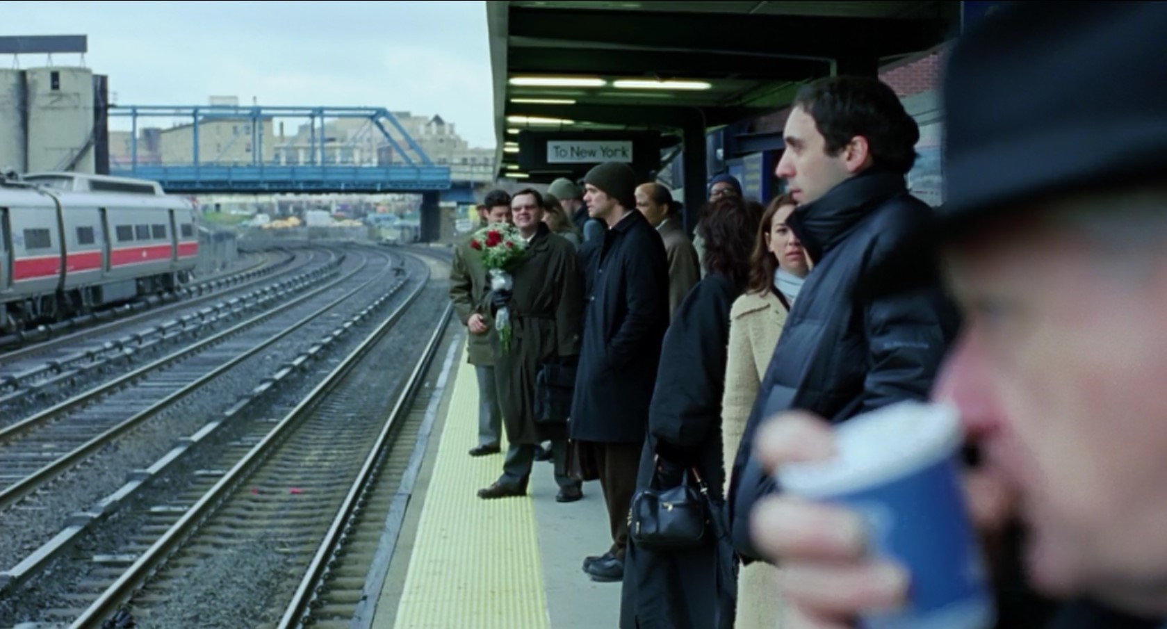 Джоэл Бэриш Сегодня праздник, который придумали компании, производящие поздравительные открытки, чтобы заставить людей чувствовать себя паршиво.