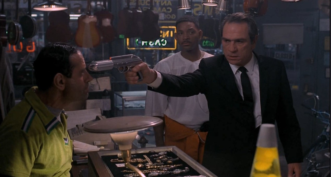 — Ты продал цефаллопоиду без лицензии рассеивающий спекатель с режимом обугливания? Дживс, ну ты и мразь!
— Он казался приличным…