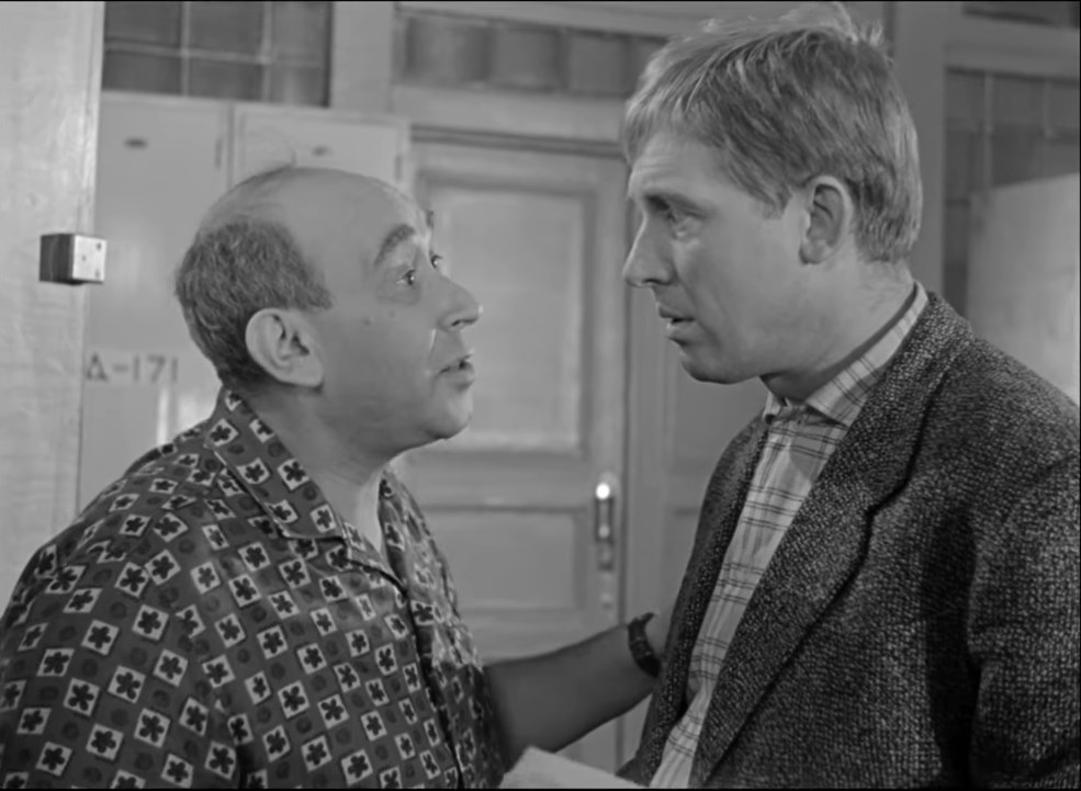 Все мы смертны, Деточкин... все мы смертны. Ну а если бы люди не умирали, то мы бы не смогли страховать на случай смерти.