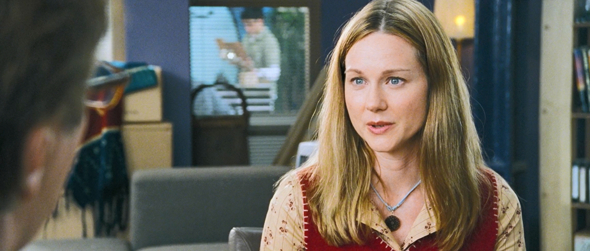 — Сара, выключи телефон и ответь точно, сколько ты здесь проработала?
— Э-э-э… два года, семь месяцев, три дня и… наверное, часа два…
— А давно ты влюблена в Карла, нашего таинственного главного дизайнера?
— А-а-а… два года, семь месяцев, три дня и… наверное, часа полтора…