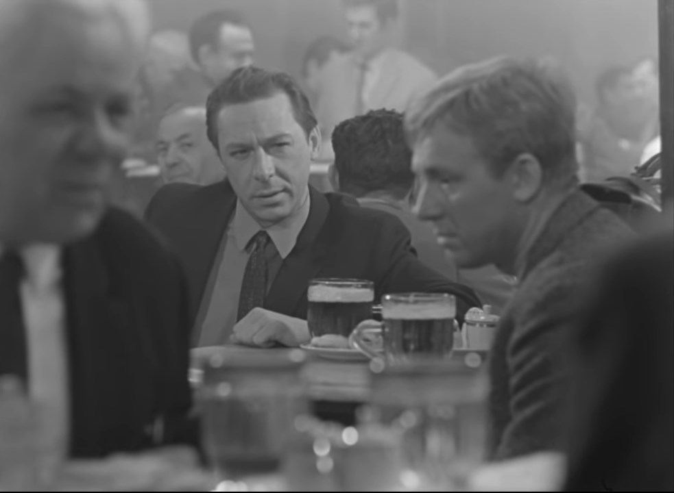 Артист!... Хороший артист... Я всегда говорил: настоящий жулик – как правило, хороший артист.