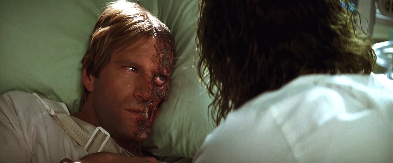 Джокер Знаешь, что я заметил? Никто не паникует, когда все идет согласно плану. Даже если план чудовищен. Если завтра, я заявлю прессе, что один из бандитов умрет, или грузовик с солдатами взлетит на воздух, никто не будет паниковать, потому что все это — часть плана. Но когда я говорю, что какой-то жалкий мэр умрет, все вокруг теряют голову. Совсем немного анархии. Нарушение установленного порядка, и все вокруг повергается в хаос. Я — носитель хаоса. Знаешь, что является основой хаоса? Это страх.