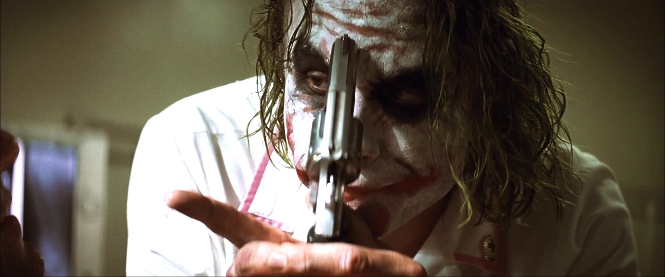 Джокер Знаешь, что я заметил? Никто не паникует, когда все идет согласно плану. Даже если план чудовищен. Если завтра, я заявлю прессе, что один из бандитов умрет, или грузовик с солдатами взлетит на воздух, никто не будет паниковать, потому что все это — часть плана. Но когда я говорю, что какой-то жалкий мэр умрет, все вокруг теряют голову. Совсем немного анархии. Нарушение установленного порядка, и все вокруг повергается в хаос. Я — носитель хаоса. Знаешь, что является основой хаоса? Это страх.