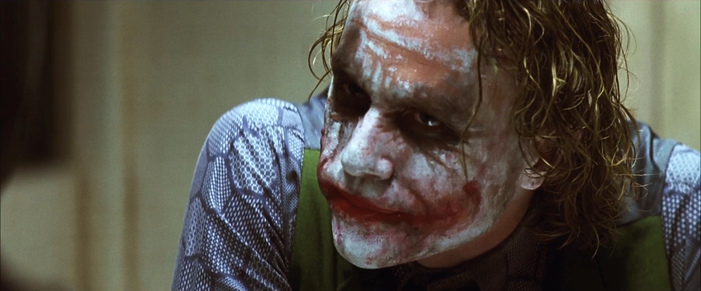 Я покажу тебе. Когда у них кончатся деньги, эти цивилизованные люди съедят друг друга. Я не монстр. Я вижу их насквозь.