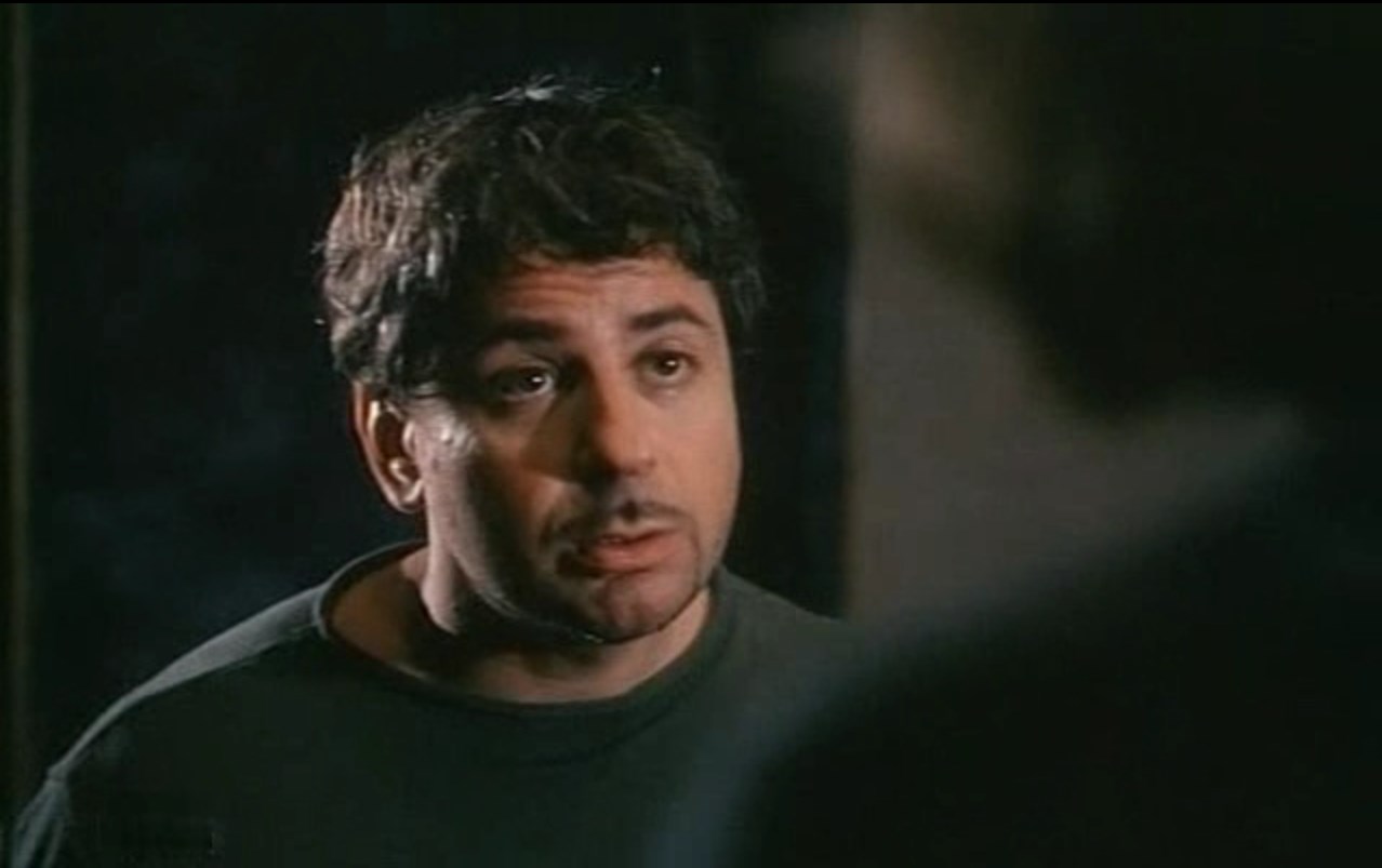 Ты сама понимаешь о чём ты поёшь?  Запомни! Если артист не конченый, если художник не полное дерьмо, они в своём творчестве открывают людям себя, поэтому загибаются рано, их просто больше не остаётся — они всё раздают. Это понятно?