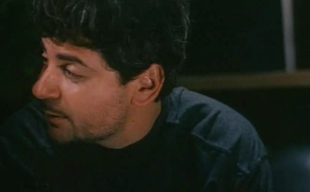 — Зоенька, влюбиться — это счастье?
— Беда ужасная. Ведь понимаешь, что Бог тебя с ним навсегда связал, а его с тобой связать может не захотел, а может не успел, и не знаешь как с этим справиться. И вдруг находит… думаешь, урву немного, навяжусь хоть на пару недель, а дальше гори всё огнём, а потом понимаешь, что после этих двух недель судьба твоя закончится.