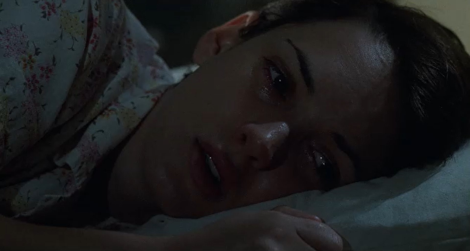 я знаю, что такое хотеть умереть. Когда улыбка причиняет боль. Ты хочешь быть как все, но не можешь. Ты причиняешь себе физическую боль, пытаясь убить что-то в душе.