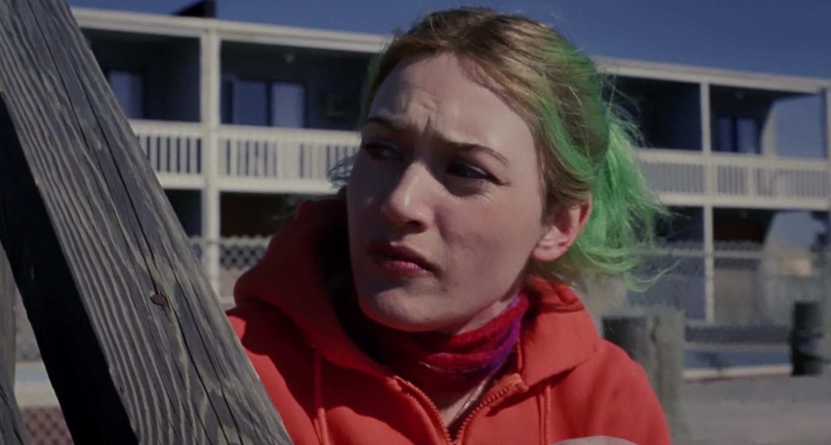 Клементина Кручински — Имя у вас волшебное...
— Знаете что, Джоэл?... Волшебство уходит...
— Знаю.
— И что мы будем делать?
— Наслаждаться... моментом.