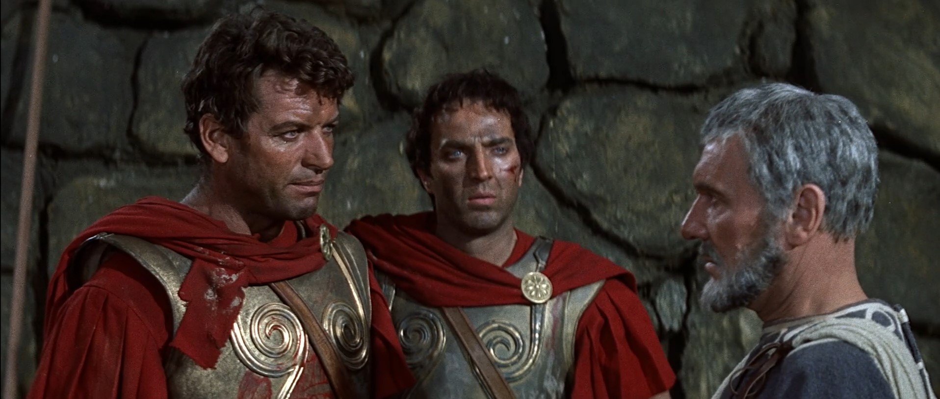 — Нас предали. Немедленно уводи корабли. Это наш последний день в Фермопилах.
— Я выведу флот, но корабли могут забрать вас отсюда.
— Нет, мы останемся здесь.
— А как насчет раненых?
— Раненые спартанцы возвращаются домой только с победой, при поражении они умирают с остальными.