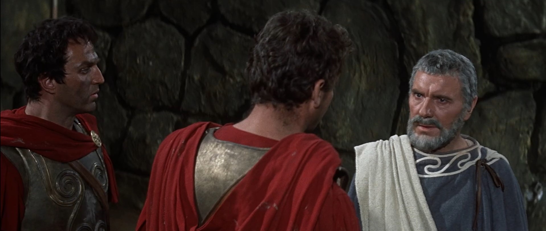 — Нас предали. Немедленно уводи корабли. Это наш последний день в Фермопилах.
— Я выведу флот, но корабли могут забрать вас отсюда.
— Нет, мы останемся здесь.
— А как насчет раненых?
— Раненые спартанцы возвращаются домой только с победой, при поражении они умирают с остальными.