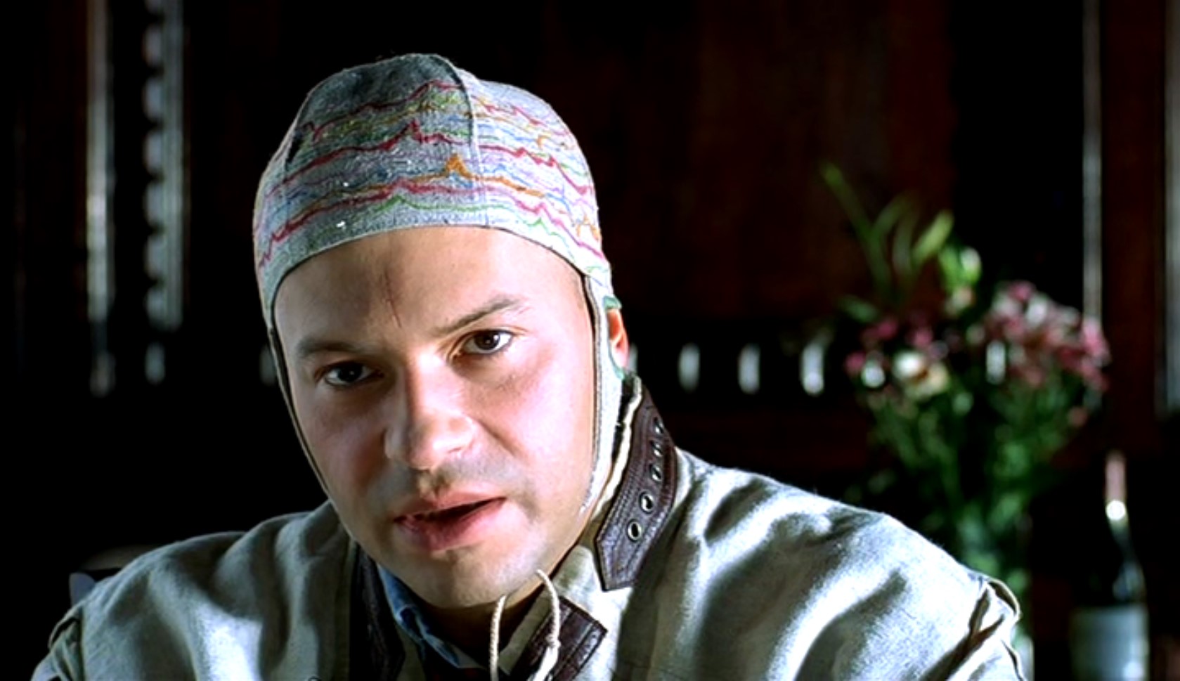 генерал Епанчин: — Да ты, брат, дурачок, видно?
князь Мышкин: — От вас ничего не утаишь, на то Вы и генерал.