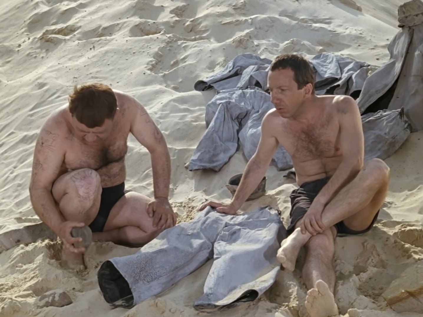 — А ты зачем бежал?
— Все пабижали — и я пабижал...