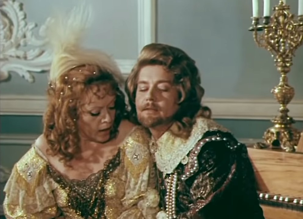 — Я не сказала «да», милорд...
— Вы не сказали «нет»...