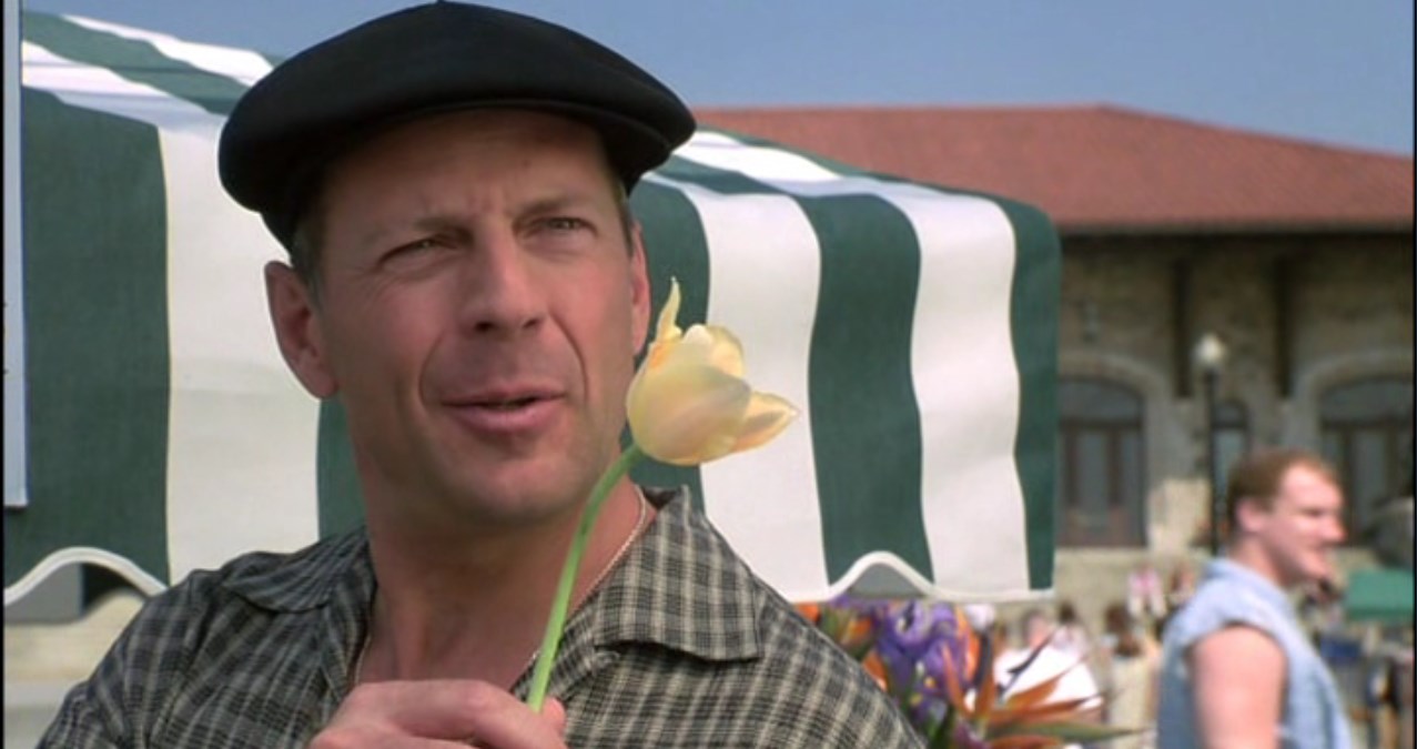 — Ты дантист?
— Каюсь.
— Самоубийца.
— Послушай, с чего ты взял?
— Читал, что дантисты к самоубийству склонны.
— Нет, Джимми, я ненавижу свою жизнь, но я не хочу умирать.
— Хочешь — не хочешь, а придётся... Все умирают. Позже или раньше. Тюльпан?
— Что ты?