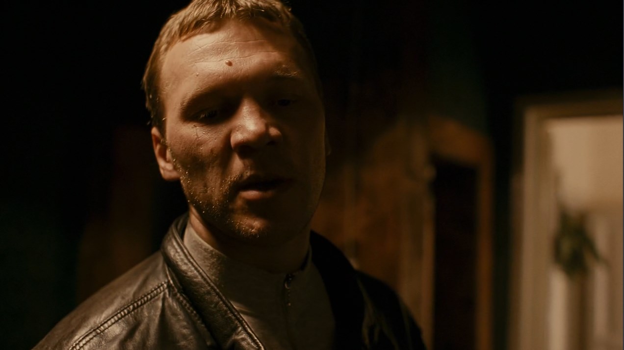 Если что не так, я тебе, сука, в глаз выстрелю!