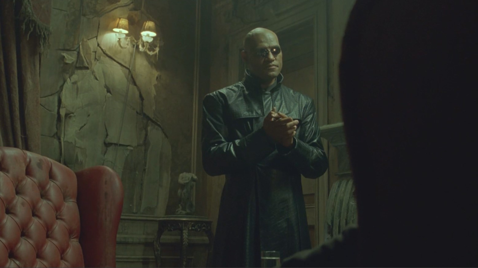 — Ты веришь в судьбу, Нео?
— Нет.
— Почему?
— Неприятно думать, что тобой манипулируют.