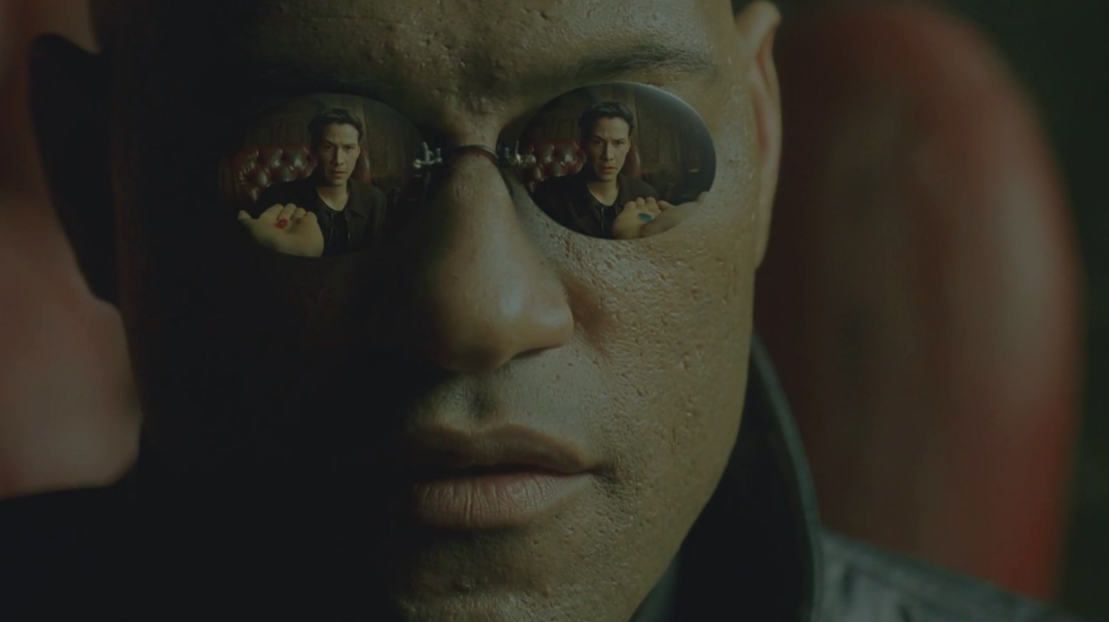 Примешь синюю таблетку — и сказке конец. Ты проснешься в своей постели и поверишь, что это был сон. Примешь красную таблетку — войдешь в страну чудес. Я покажу тебе, глубока ли кроличья нора.