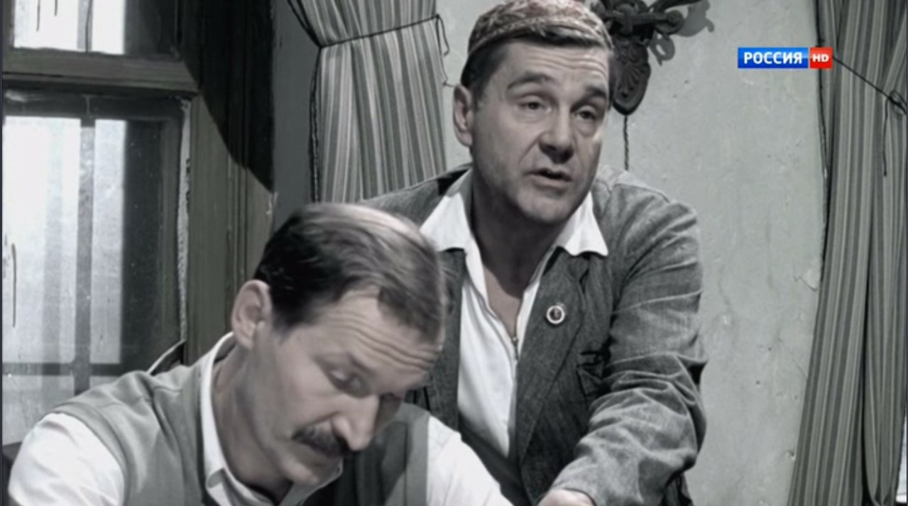 Сеня, друг. Не дай бог, конечно... Что ты мне истерику мастеришь? Ты посмотри вокруг и трезво содрогнись. Ты уже себе наговорил на вышку, теперь тяни на пролетарское снисхождение суда, мудрое, но несговорчивое.