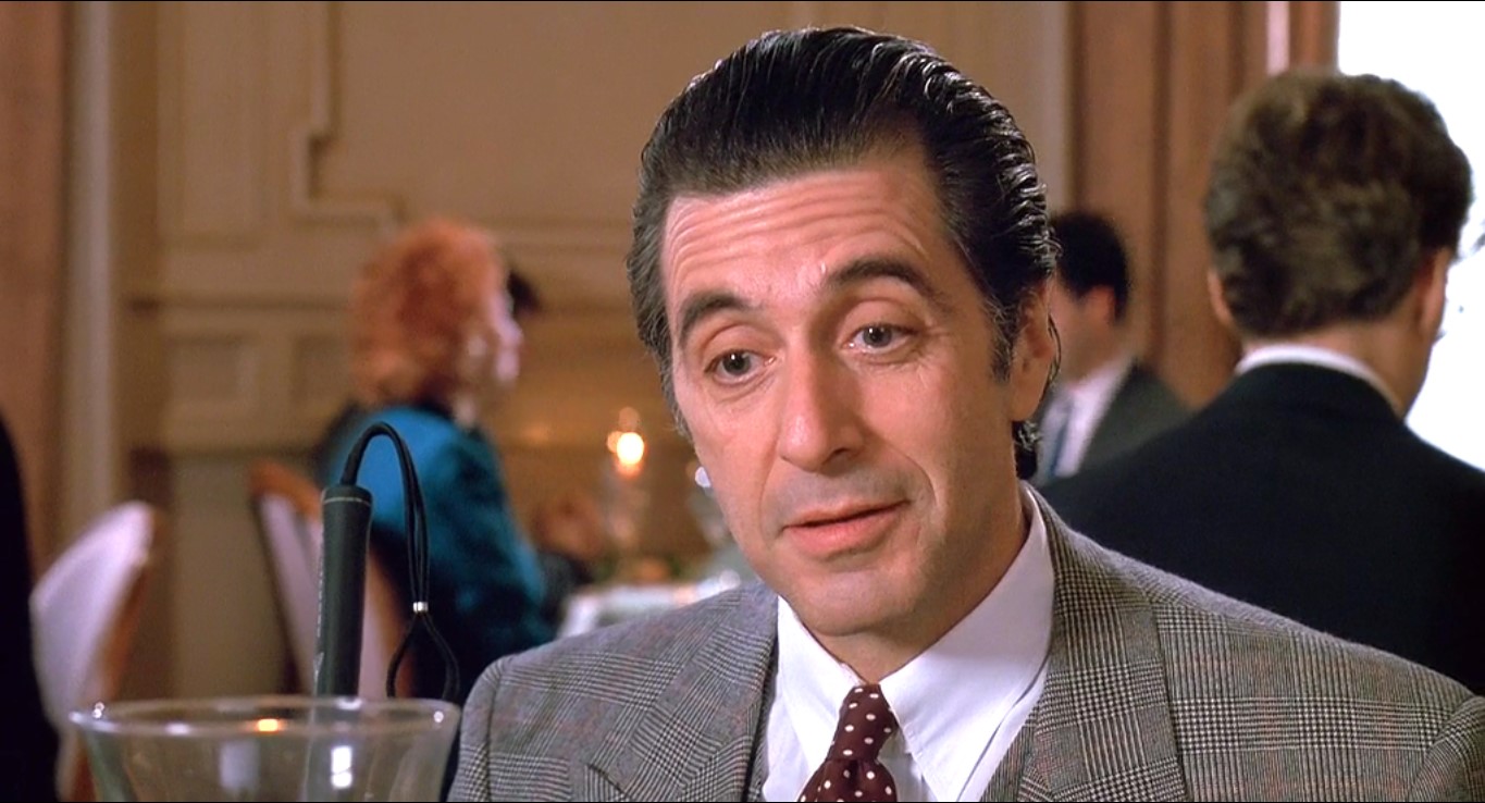 — Хотите научиться танцевать танго, Донна?
— Прямо сейчас?
— Я предлагаю свои услуги, бесплатно. Что скажете?
— Что-то страшновато...
— Чего вы боитесь?
— Боюсь ошибиться...
— В танго не бывает ошибок. Не то, что в жизни. Это очень просто, поэтому танго – такой замечательный танец. Ошибаешься — сделай вид, что так и надо... и танцуй дальше.