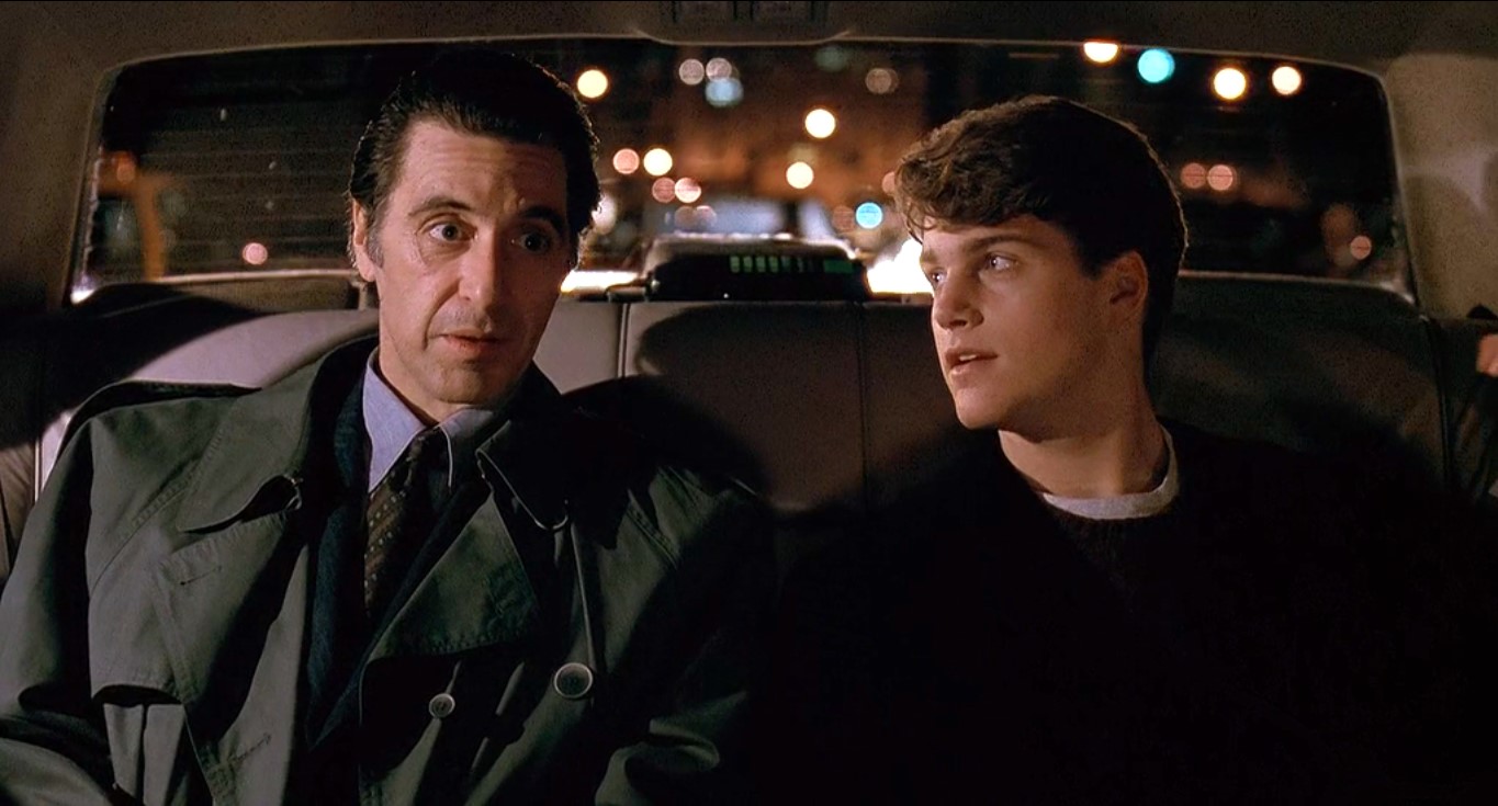 — Что с тобой?
— Со мной?
— Да, машина как-то тяжело едет... Не знаешь, почему? По-моему, тебе весь мир давит на плечи.