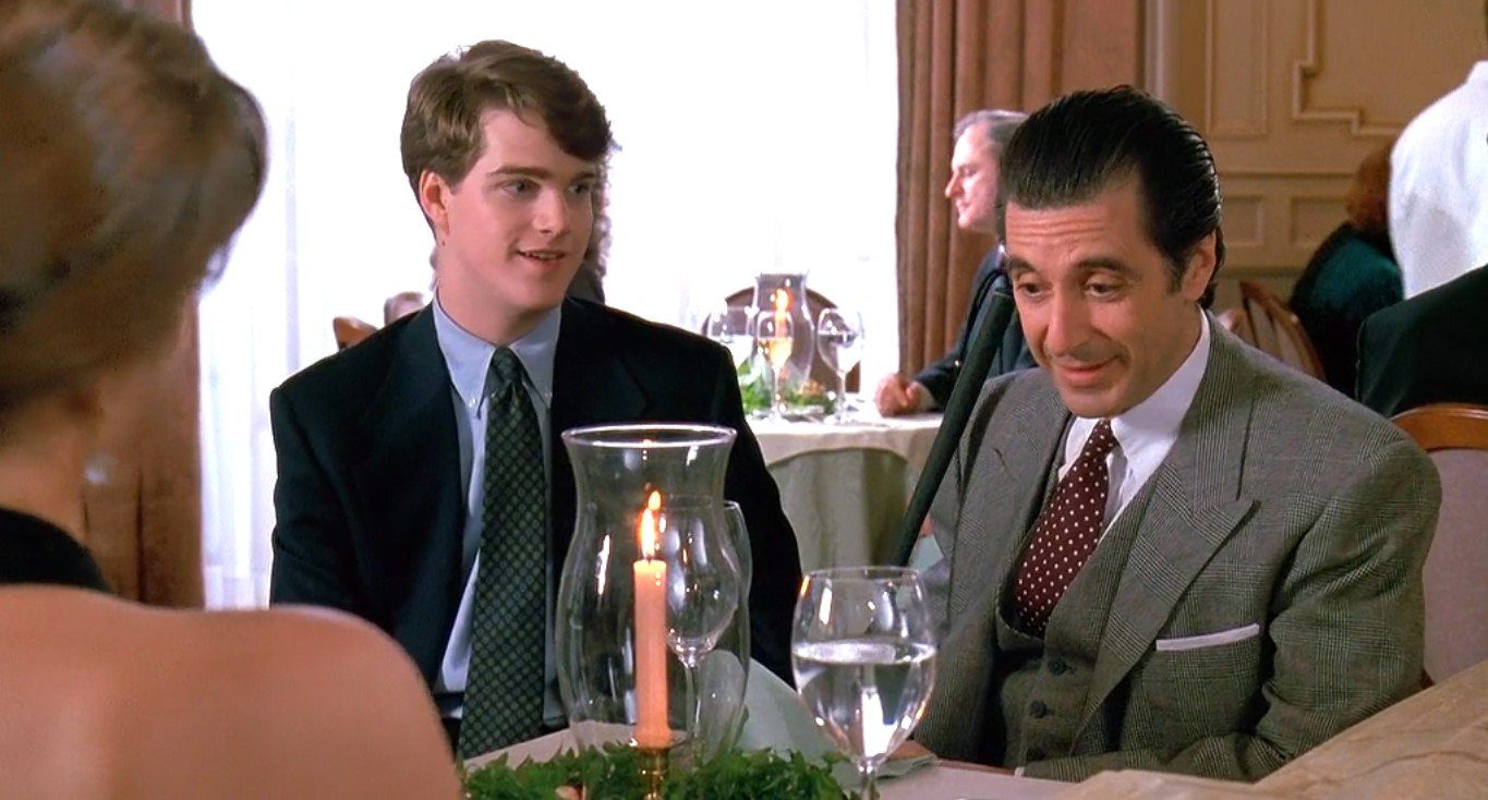 Донна (девушка в ресторане) — Майкл думает, что танго истерично.
— Это Майкл истеричен.