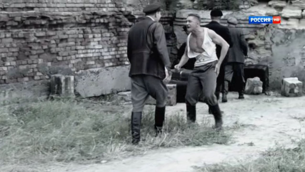 — Обещал не доводить до вышака! Ты мамой клялся на свидетелях!
— А я сирота, Сеня, и моя мама встретит тебя там хорошим дрыном, не говоря за тех, кого ты грохнул. Так что молись за двадцать пять, как та ворона за голландский сыр!