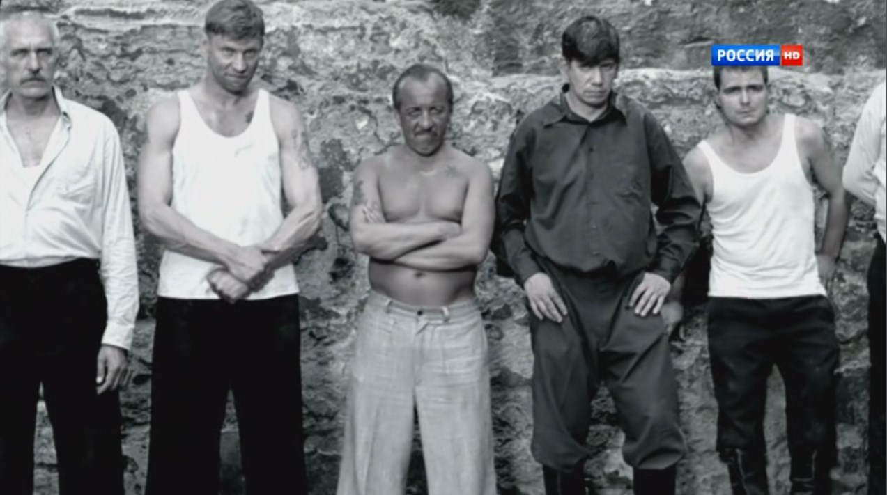 Вбейте себе в мозг — беспределу ша. Погромы прекратить. На улицах должно быть тихо, как ночью в бане. Все вежливые до поносу. Кто-то не понял? Тогда — два шага в сторону, чтоб не забрызгать остальных.