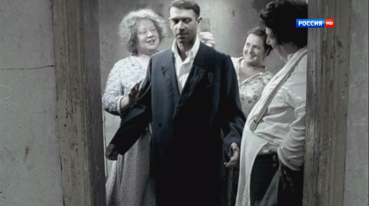 тётя Песя Вы только не смотрите на себя в зеркало – ослепнете.