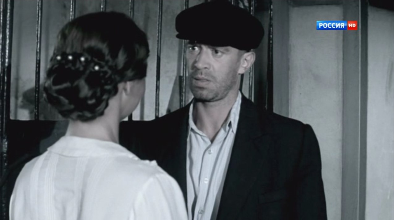 Давид Маркович Гоцман Нора — Погоди, ты что, отказываешься выходить за меня?
— Нет.
— Тогда шо кобенишься?... Грубо сказал?
— А я и не кобенюсь.
— Тогда пошли!