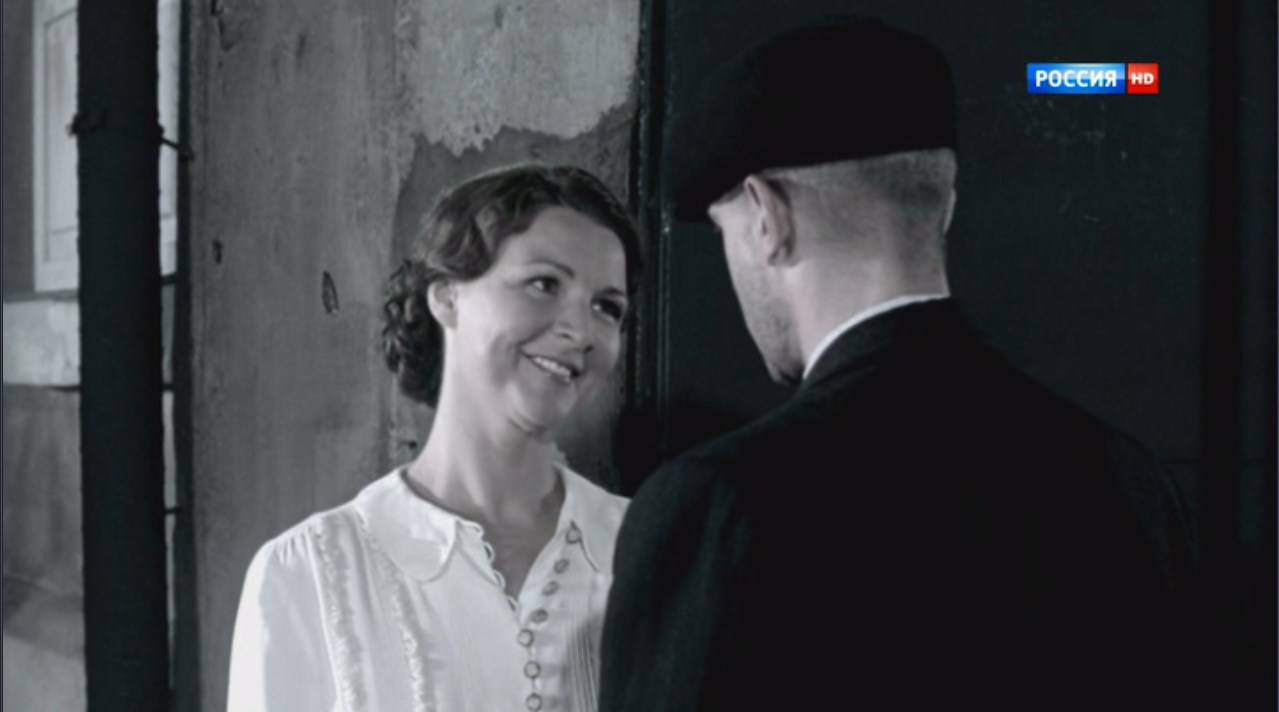 Давид Маркович Гоцман Нора — Погоди, ты что, отказываешься выходить за меня?
— Нет.
— Тогда шо кобенишься?... Грубо сказал?
— А я и не кобенюсь.
— Тогда пошли!