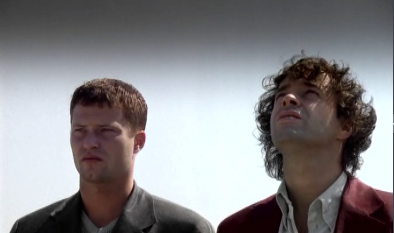 — Думаешь, мы действительно будем сидеть на облаке и говорить о море?
— Да, я твёрдо в это верю.