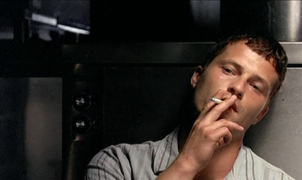 Мартин Брест — Закури... так легче.
— Курить? Нет, это опасно для здоровья.
— У меня же не рак легких.