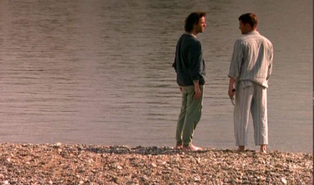 Мартин Брест — Мы направляемся к морю, ты там никогда не был.
— Кажется, я уже не хочу…
— Тебе в раю не о чем будет говорить.
— Да знаю, я хочу на море, но мне страшновато…
— Знаешь что? Бояться глупо.