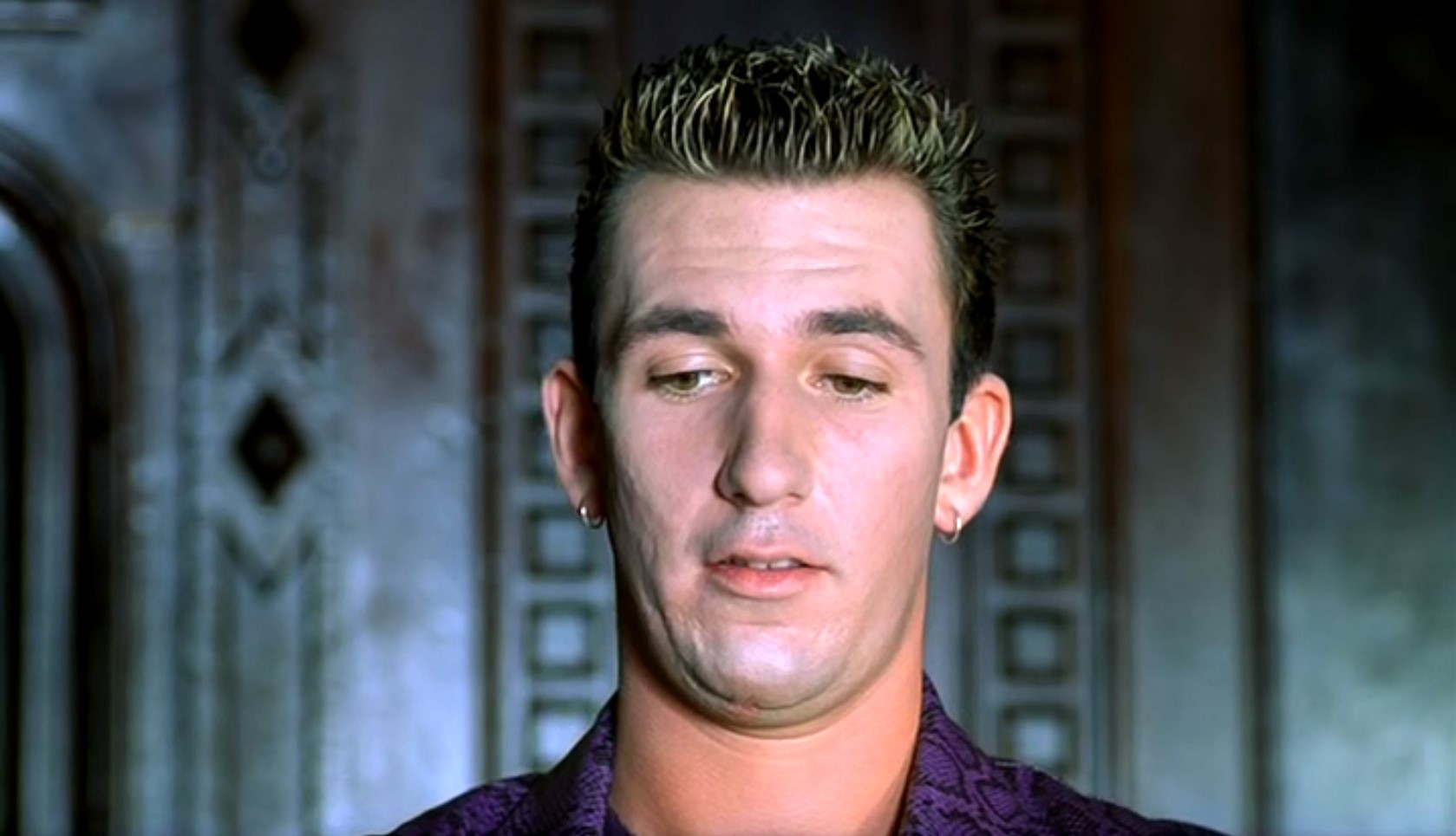 Ганя Иволгин (Гавриил Ардалионович) Генерал Епанчин генерал Епанчин: — Вот она, Настасья Филипповна. Как живая. Твоя будущая половина. Счастливчик.
Ганя Иволгин: — Оно, конечно, женщина она эффектная, но она с Тоцким сожительствует. И, говорят, выпивает часто. У меня мама напряглась уже, как электричество.