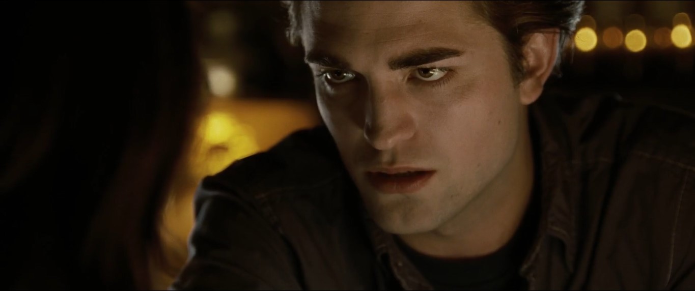 — У меня нет сил оторваться от тебя.
— И не надо...