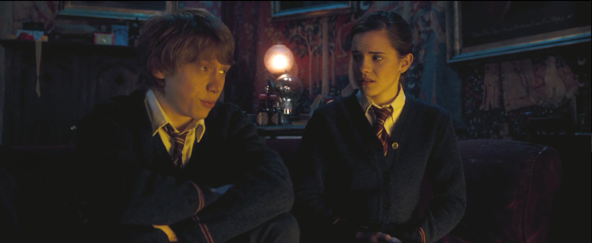 — Невозможно столько чувствовать сразу. Разорвешься.
— Это у тебя эмоциональный диапазон как у зубочистки.