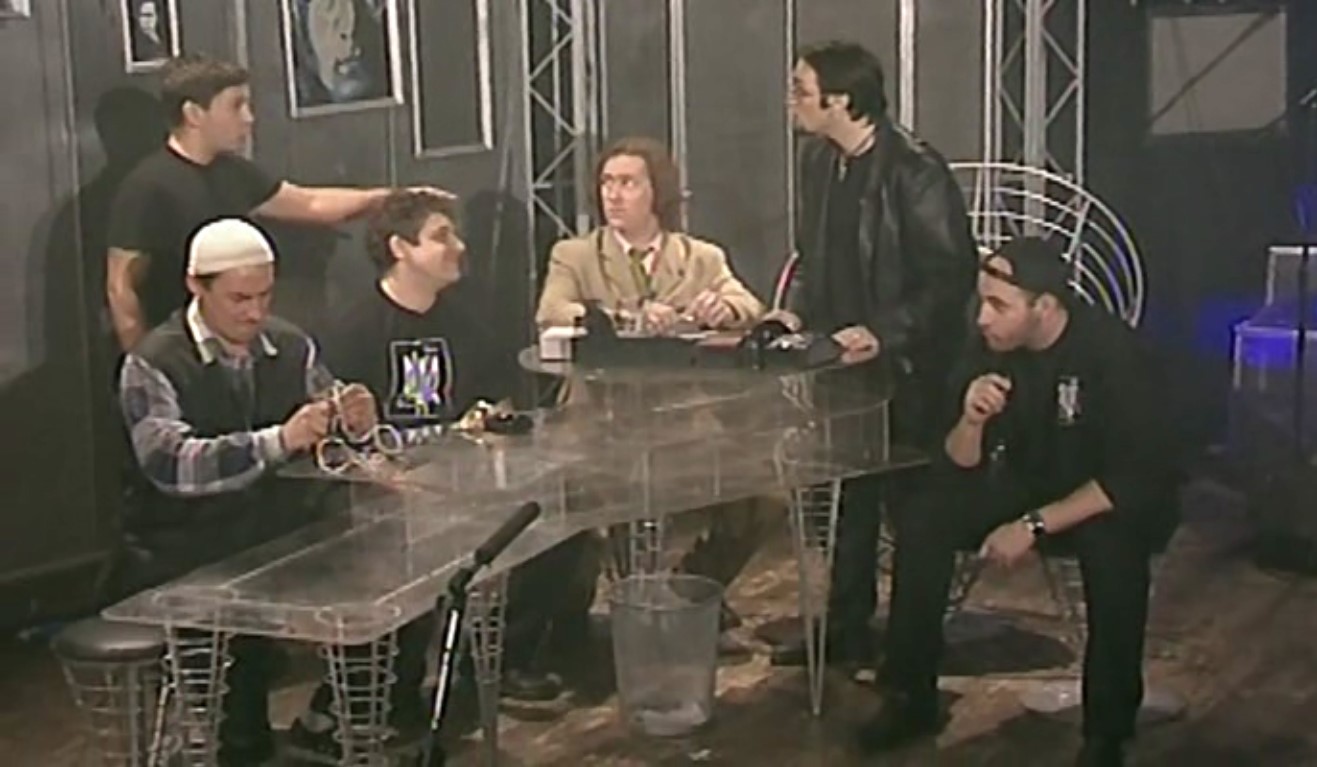 Миша... а вот ты зря Сашку остановил! Он ведь прав. Мы здесь все за тебя. Но Саша — он за тебя-за тебя! Он затебее, чем мы все, этот Саша.