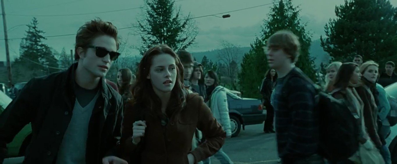 Эдвард Каллен — Как все пялятся!
— Твои друзья? Заметил... Раз мы нарушаем все правила, и мне гореть в аду...