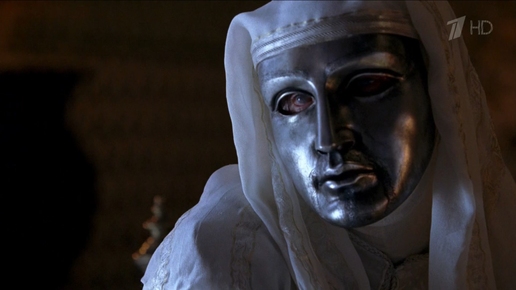 Мы не в силах загадывать наперед: король может требовать повиновение, отец — послушание, но запомни, кто бы ни был государем, владыкой, ты один в ответе за свою душу... когда тебя призовет Господь, ты не сможешь сказать, что слепо исполнял приказ, не задумываясь о последствиях, о чести, о доблести... запомни это.