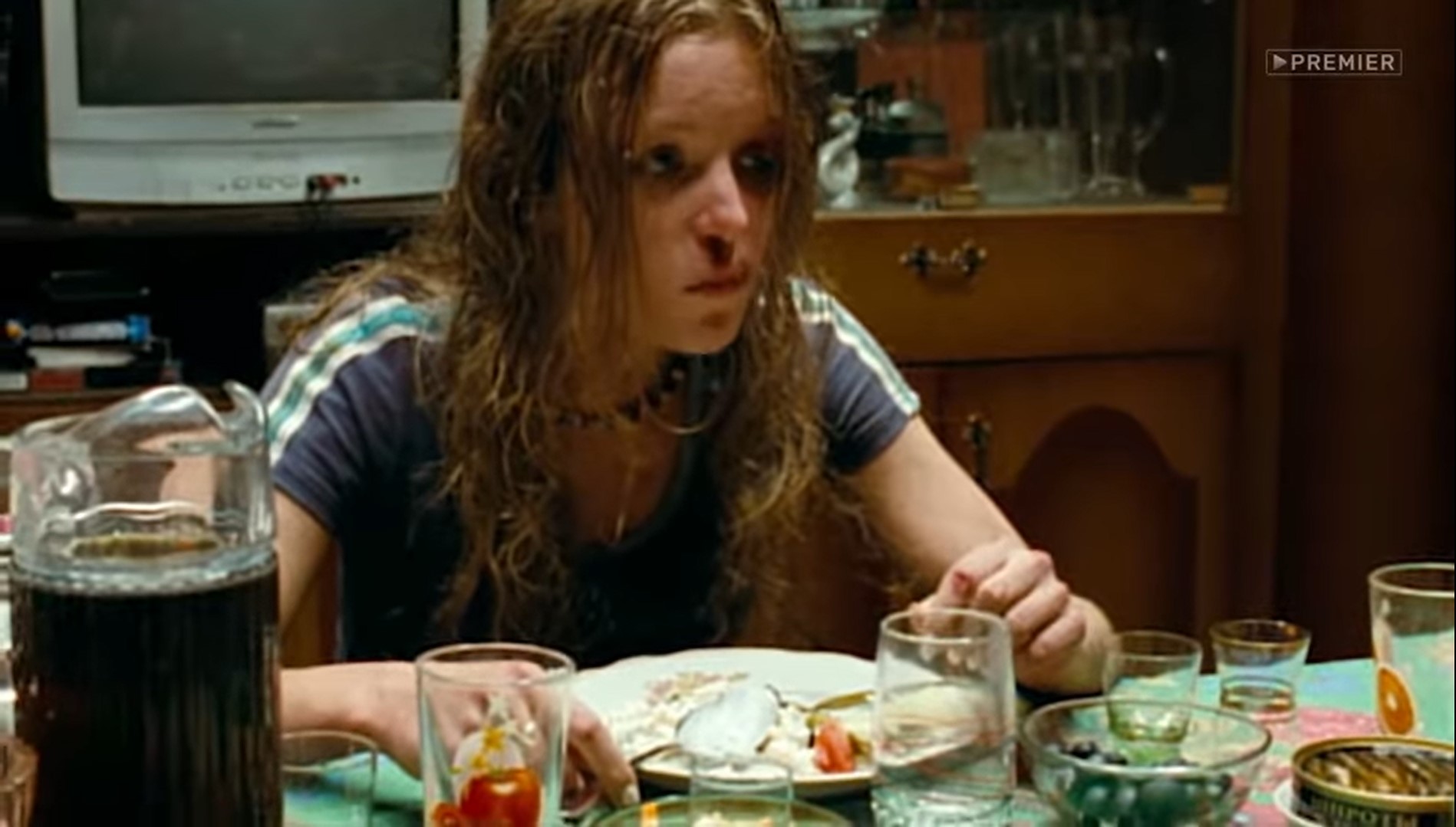 — Мама, а не пошла бы ты на хуй. Папа, а не пошел бы ты на хуй! Ебала я ваш столбняк! Все умрут, а я останусь, а вы, идите на хуй и в пизду!
— Мы все равно тебя очень любим…
— А я вас нет!