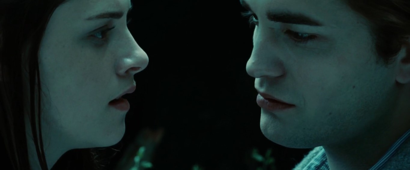 — Я не могу читать твои мысли. Скажи, о чём ты думаешь?
— Теперь я боюсь. Я не тебя боюсь... Я боюсь потерять тебя, что ты уйдешь!