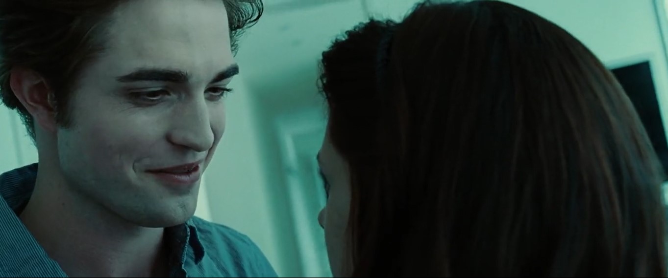 Эдвард Каллен Белла Свон — Я не танцую, увы.
— Я мог бы тебя заставить.
— Я тебя не боюсь.
— Напрасно ты так сказала.