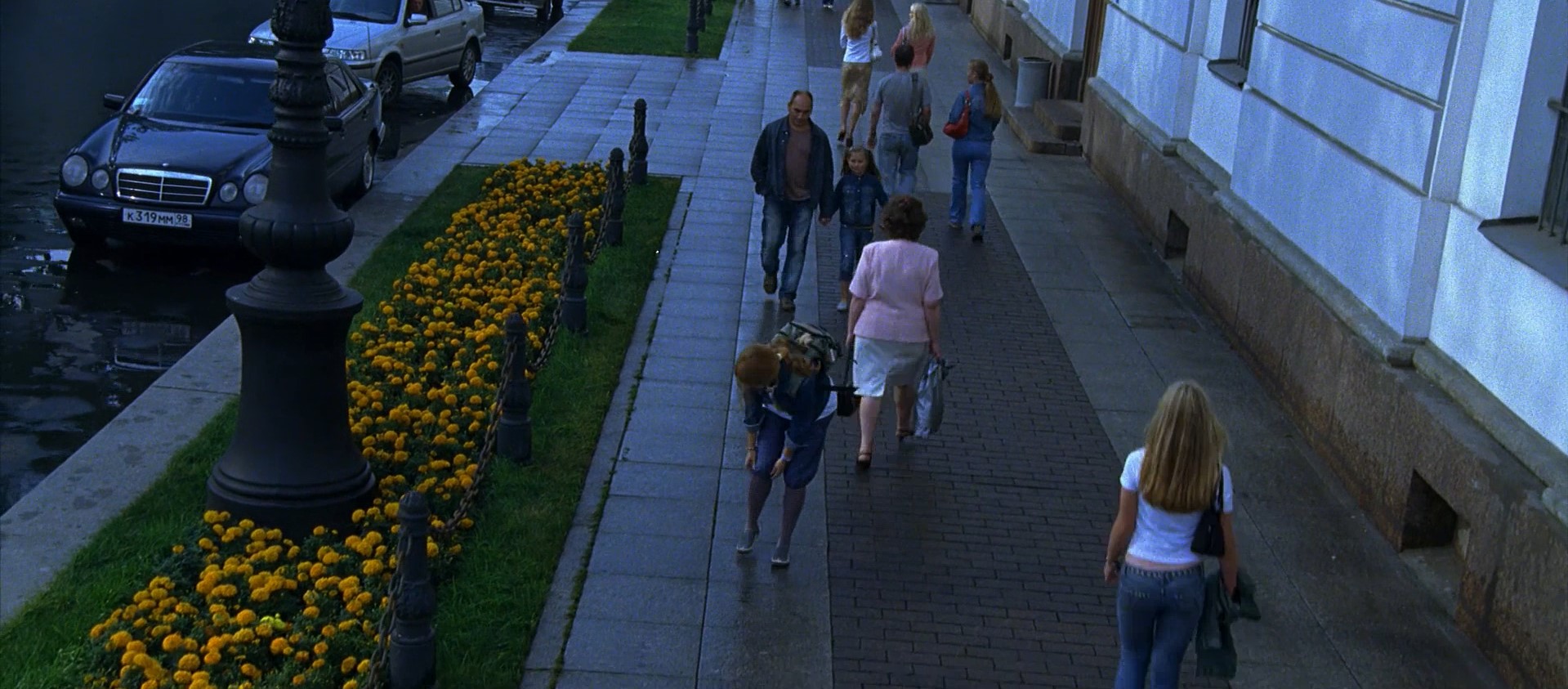 Представьте, что в городе, где постоянно перемещаются больше пяти миллионов человек, можно быть одинокой, совершенно...