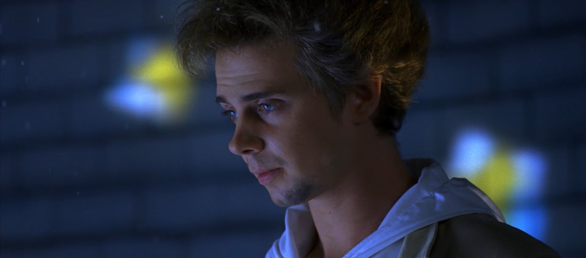 — А эту брошку мне привезли из Германии! Вместе с печеньем! Мне кажется, я никогда больше не ела такого печенья... Оно было со вкусом...
— Праздника?