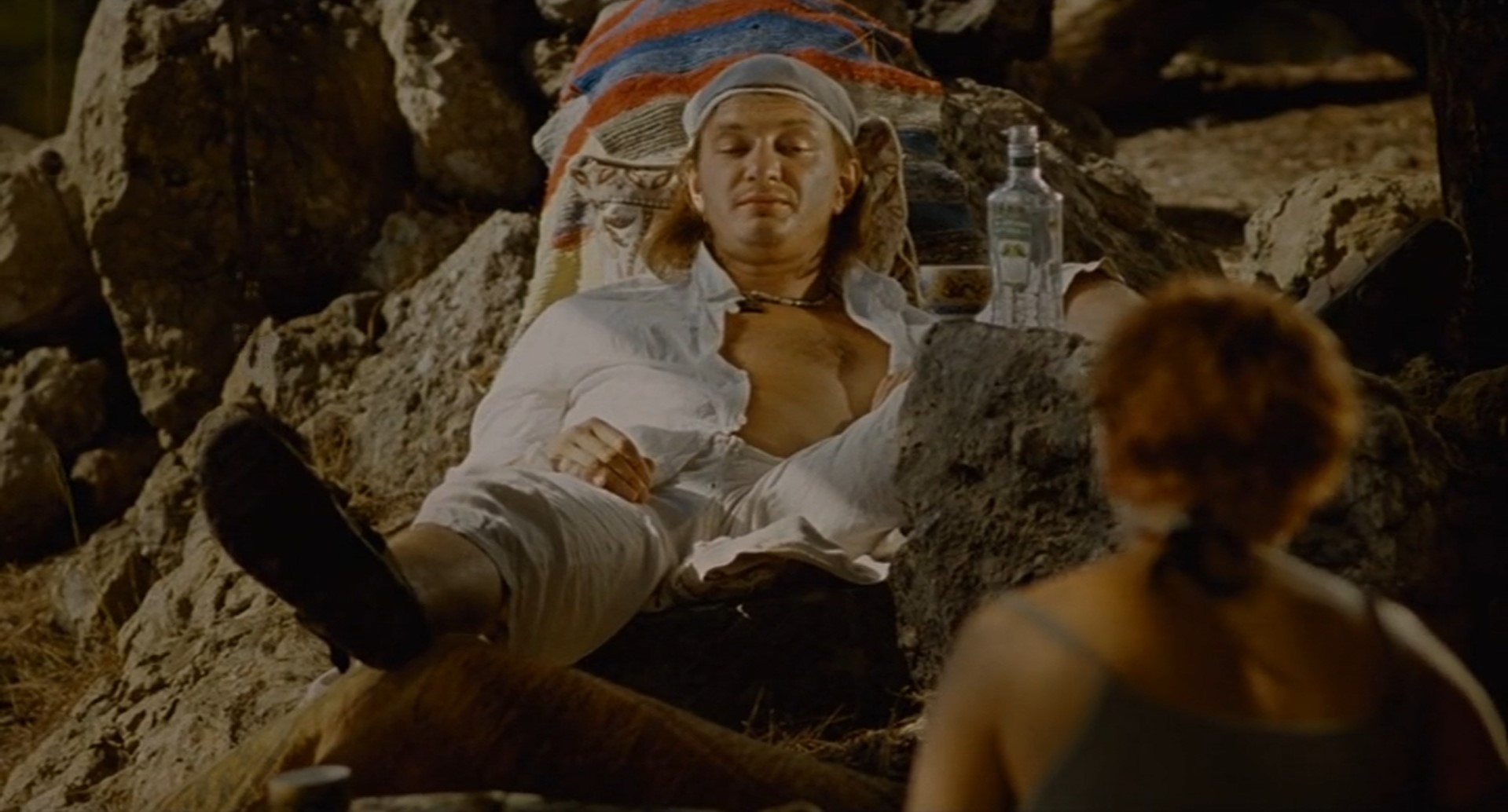 «Мистер» Младшая Змея Средняя Змея Старшая Змея «Мистер»: — Змеи, слышите, всё-таки зря вы с мужчинами не спите.
«Старшая Змея»: — Тебе что, не интересно про аленький цветочек?
«Мистер»: — Мне интересно про цветочек, но зря вы с мужчинами не спите.
«Младшая Змея»: — Ты что, среди нас принцессу нашёл?
«Мистер»: — Мм... нет. Принцесс среди вас нет, принцесса была сегодня на пляже. И всю свою жизнь я посвящу её поиску, а потом — обожествлению... Я говорю, зря не спите.
«Средняя Змея»: — С мужчинами?
«Мистер»: — С мужчинами.
«Старшая Змея»: — Мы почему? Мы спим. Только мужчин нет. Вот появятся — сразу спать начнём.