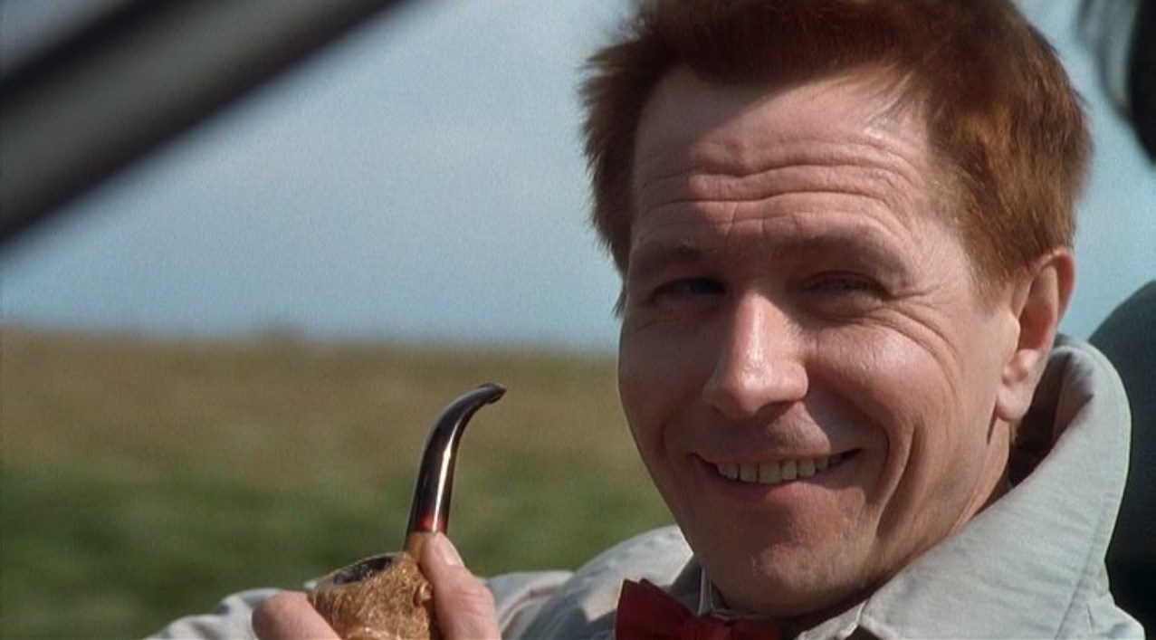 — Что за игру вы ведёте, мистер Грант? Мне кажется вы знаете всё, что должно случиться, и просто меня дурачите...
— Не принимай близко к сердцу. Я готов дурачить кого угодно, это моя работа. Кстати, рекомендую. Бездонный источник веселья.