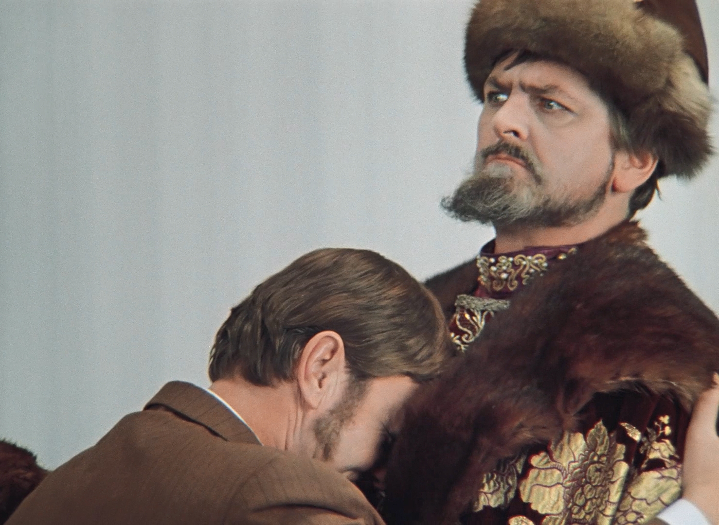 Замечательно. Поразительно. Гениально! Слушайте, я не узнаю вас в гриме! Кто вы такой? Сергей Бондарчук? Нет... Юрий Никулин? Нет-нет-нет-нет. Боже мой!... Иннокентий Смоктуновский… Кеша!