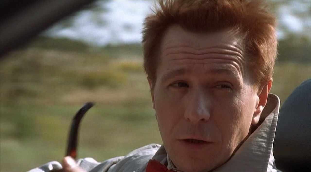 Нил Оливер — Как можно ехать по несуществующей дороге в город, которого, вероятно, нет?
— Бывают же неуказанные телефонные номера. А почему не автострады, города?
— Должно быть другое объяснение.
— Другое объяснение... Ладно. Как насчет того, что это параллельное измерение, или вы спите, или это связано с вашим желанием? Или вы в коме после удара того ведра? Или, может быть, просто может быть, вы мертвы.
— И?
— А что вам еще надо? Я дал не одно объяснение, а сразу шесть, вполне здравых. Хотите, выбирайте любое, это ничего не изменит.